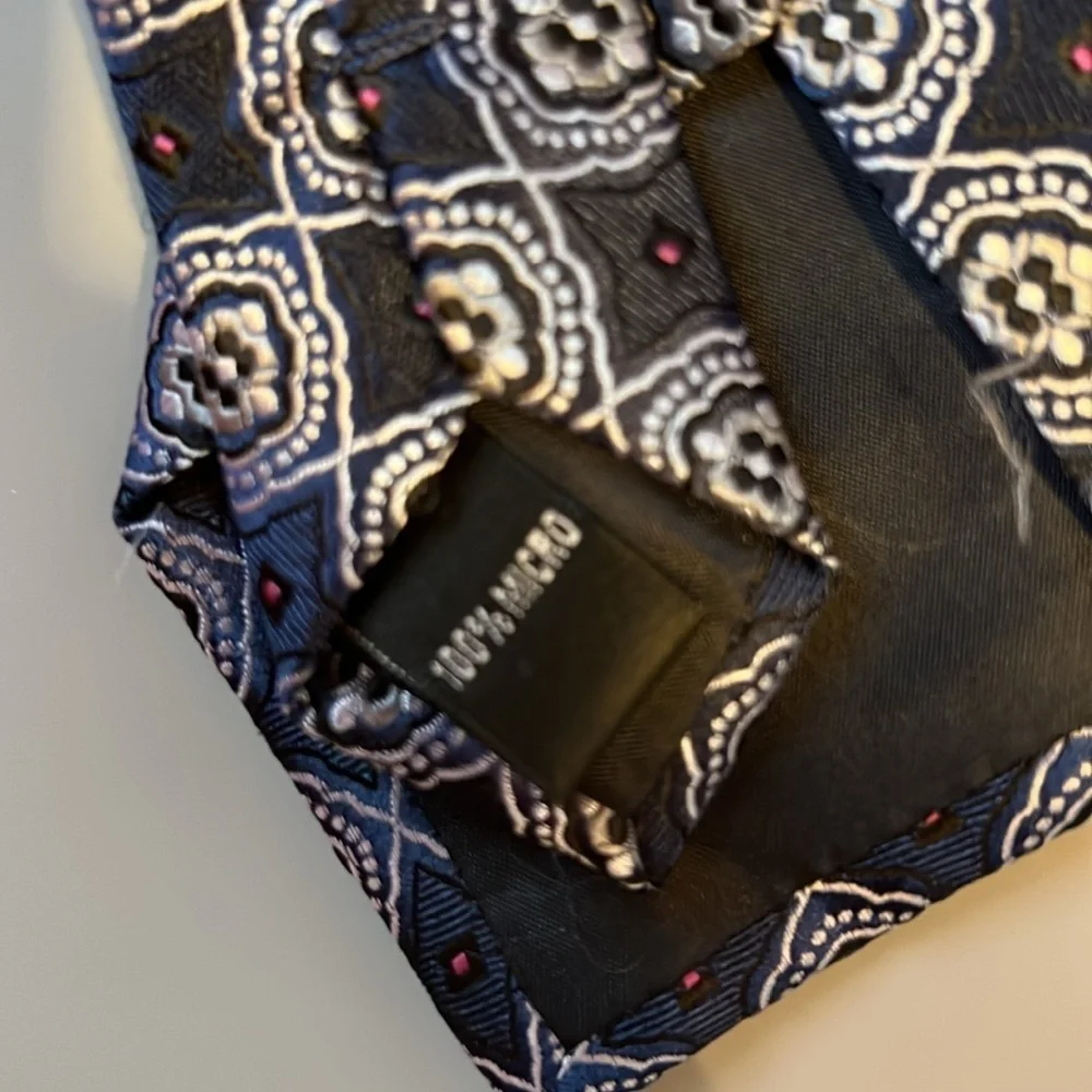 Vintage Valentino Ferrel Italy Tie 60+
